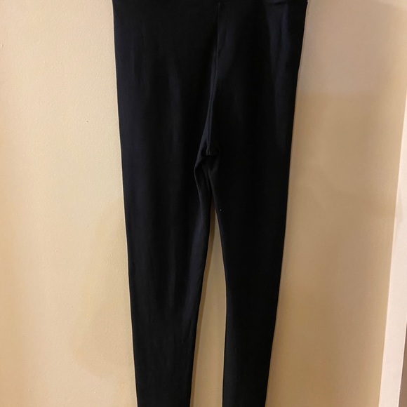 Black Faux leather leggings /fits like medium - Picture 4 of 7